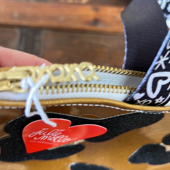 Beautiful Leopard Print Vinal Bag - Picture 2 of 3